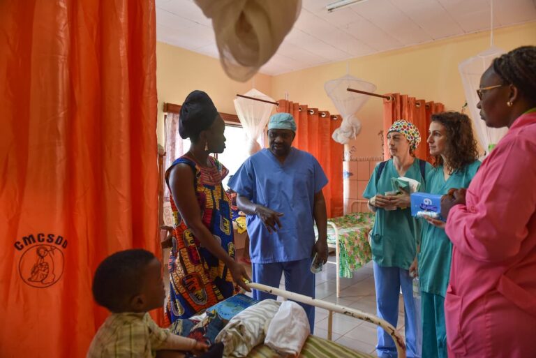 Atención y formación en hospitales